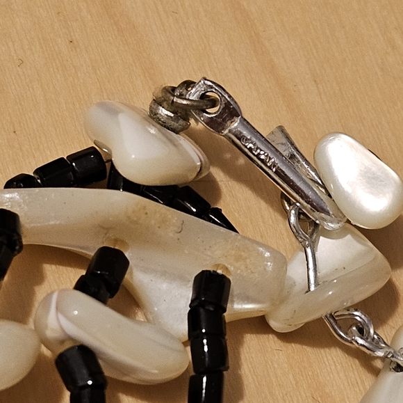 Vintage JAPAN 3 strand shell and coral necklace - Picture 3 of 7